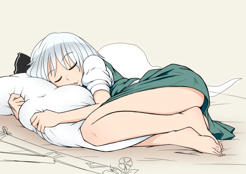 1girl barefoot blush bow feet female hair_bow iromeki_overdrive konpaku_youmu konpaku_youmu_(ghost) pillow pillow_hug short_hair silver_hair sleeping solo toenails toes touhou